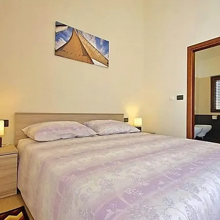 Genia 2 Holiday home Baderna