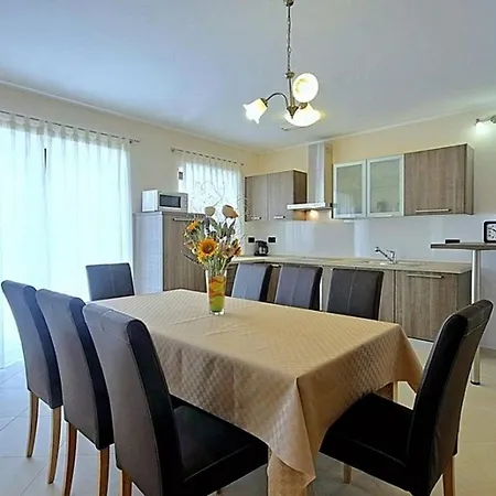 Genia 2 Holiday home Baderna